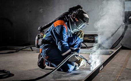 電焊作業(yè)中，哪些勞保用品可以保護(hù)自身健康